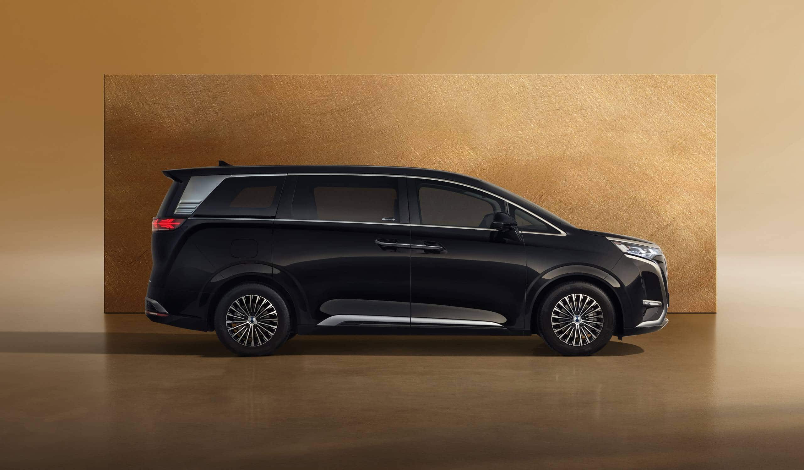 外观整车右正侧